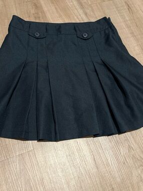 Girls' Black Pleated School Skirt with Button Accent
